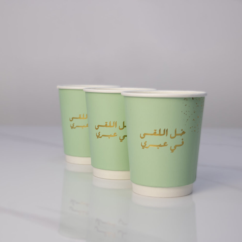 أكواب ورقية وبلاستيكية